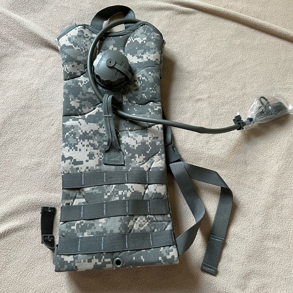 Military camelback, new